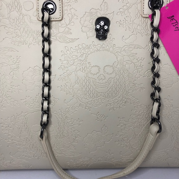 BETSEY JOHNSON NWT Large Skull Floral Embossed XOKIARA Tote Bag Cream - Picture 5 of 14
